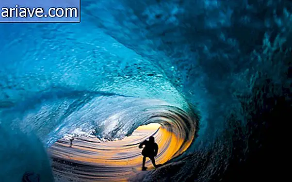 View a gallery with stunning photos of sea waves