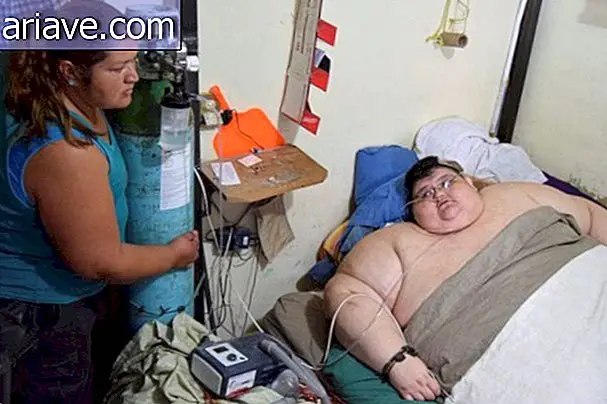 Dopo 6 anni senza alzarsi dal letto, l'uomo in sovrappeso viene sottoposto a trattamento