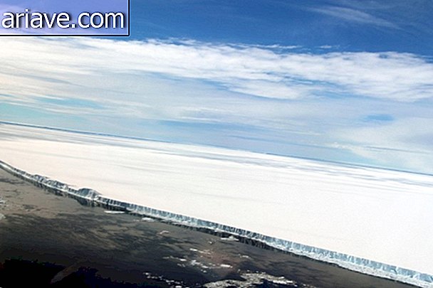 El iceberg gigante separado promueve un espectáculo helado en la Antártida