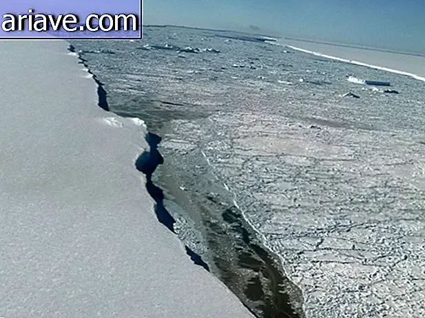 Frittliggende gigantiske isfjell fremmer frostig opptog i Antarktis