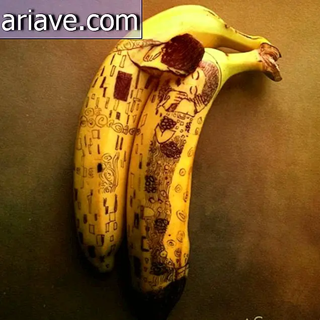 Vive la créativité! Artiste fait des illustrations fantastiques sur des bananes