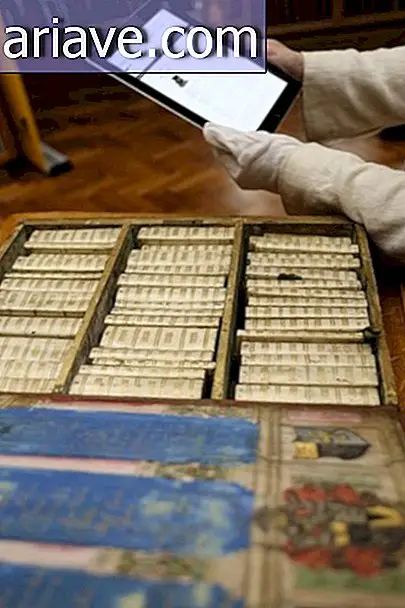 Bekijk hoe mensen hun boekencollecties vóór tablets droegen