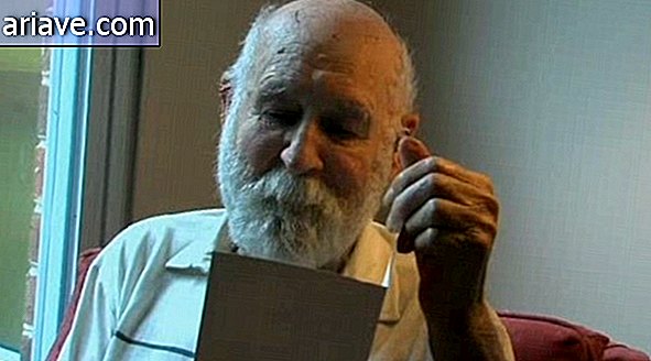 Duane Schrock सीनियर ने फादर्स डे कार्ड पढ़ा जिसे वितरित करने में 26 साल लगे