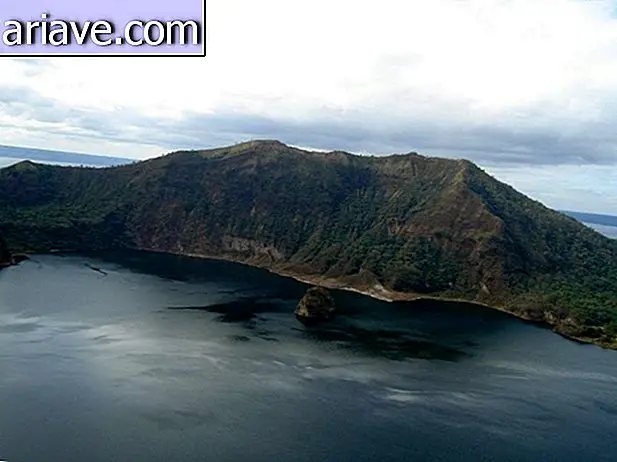 Järven Volcano Point -saari muodostui kraatterin sisälle