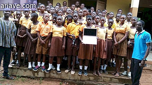 Ghana õpetaja, kes õpetab tahvlil arvutamist, võitis arvutid