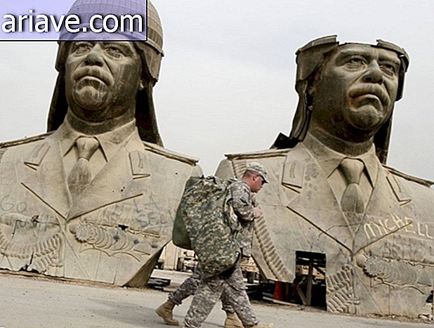 Саддам статуи