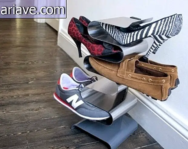 Cette étagère à chaussures en carton ondulé