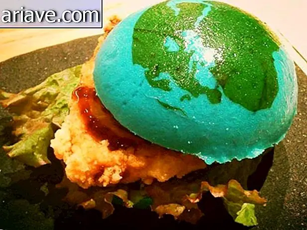 A japán múzeumi étkező „étvágygerjesztő” kék hamburgereket árusít