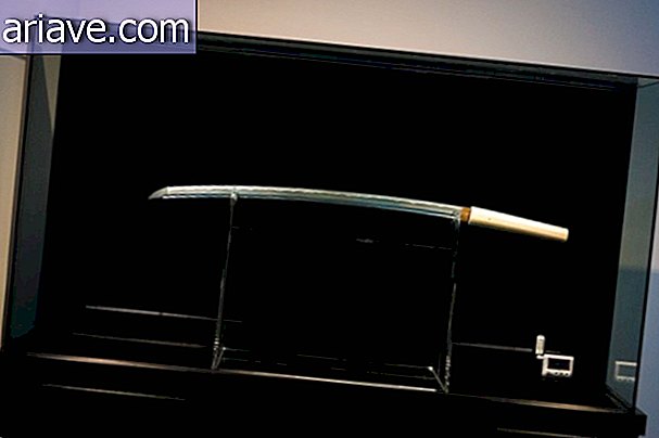 Vũ khí huyền thoại: Xem một thanh kiếm được rèn từ thiên thạch