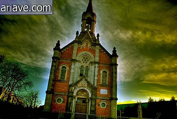 Muhteşem bir paten parkı haline gelmiş olan yüzyıllık kiliseye göz atın