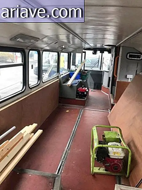 Denne 2-etagers bus er omdannet til et hjemløst husly