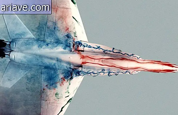 NASA je testirala podvodni vodnik F-18, slike pa so neverjetne