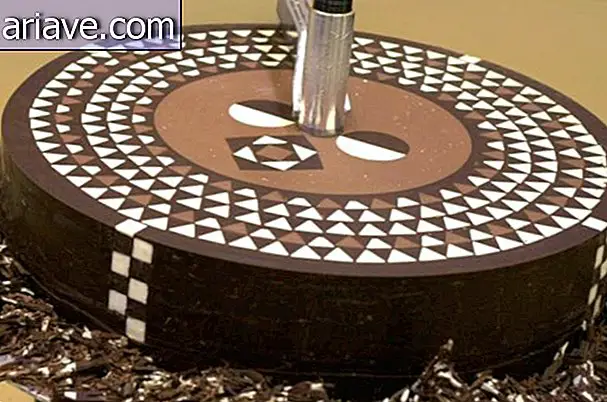 Designere skaber udskæring af chokolade med geometriske former