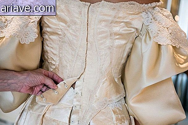 एक ही परिवार में 120 साल से, 11 वीं बार शादी की पोशाक पहनी जाती है!