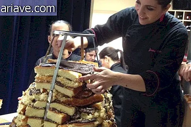 Bekijk foto's van de gigantische cupcake geproduceerd door een Braziliaanse chef-kok
