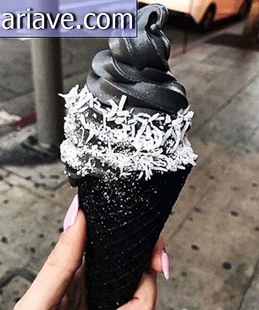 เป็นไปไม่ได้ที่จะไม่ละลายลงในไอศกรีมสีดำที่น่าอัศจรรย์นี้