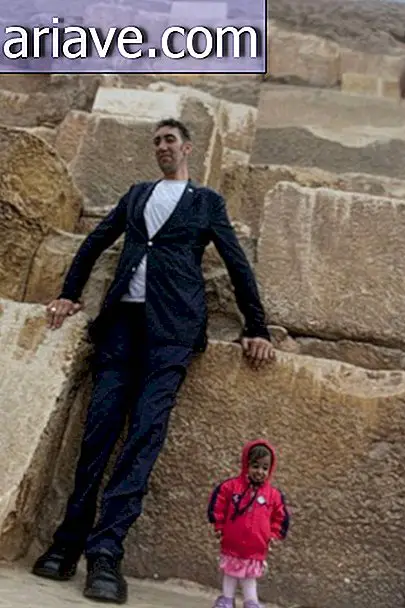 Самый высокий мужчина в мире встречает самую маленькую женщину на планете