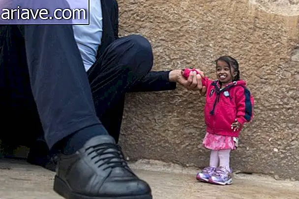 L'uomo più alto del mondo incontra la donna più piccola del pianeta
