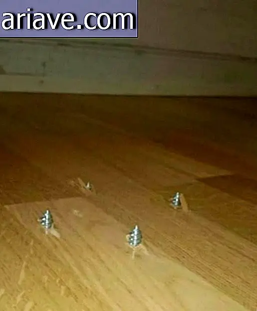 Floor screws