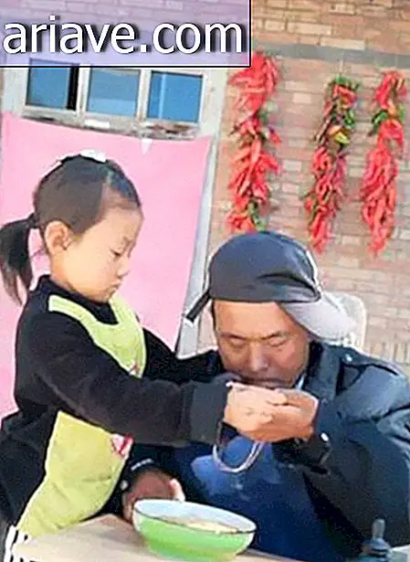 Nachdem sie von ihrer Mutter verlassen wurde, kümmert sich das 6-jährige Mädchen um den gelähmten Vater