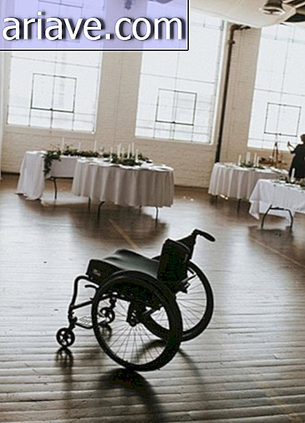 Tekerlekli sandalye gelin düğün gününde geri yürürken sürprizler