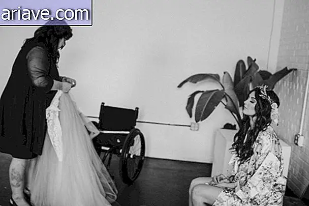 Mireasa scaunului cu rotile surprinde când merge înapoi în ziua nunții