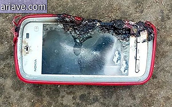 Starý telefón Nokia pri volaní vybuchne a zabije mladú ženu