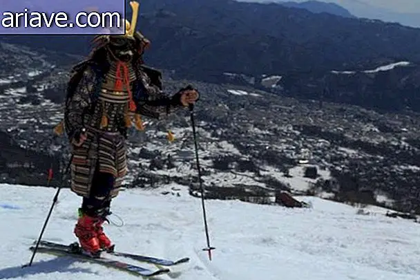 Đây là cách một samurai đi trượt tuyết
