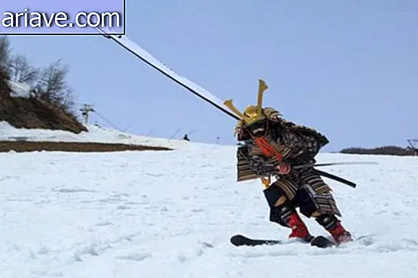 Đây là cách một samurai đi trượt tuyết