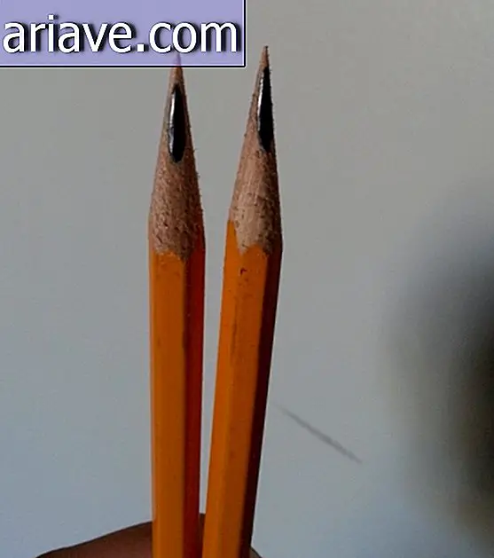 En blyant på et bord
