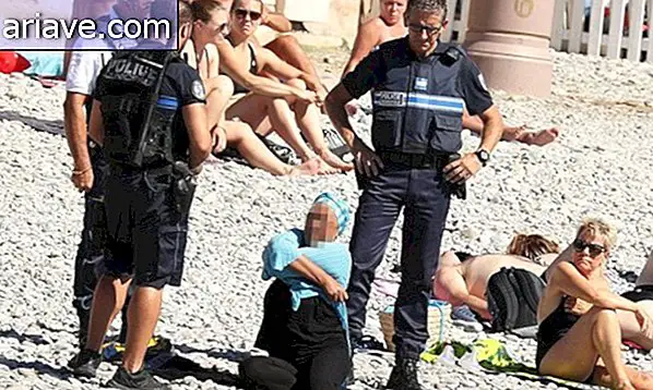 ¿Puede la policía francesa obligar a las mujeres musulmanas a no usar burkini?