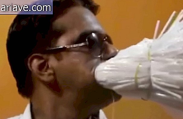 Guru India mengalahkan beberapa catatan dengan menempelkan hal-hal aneh di mulutnya