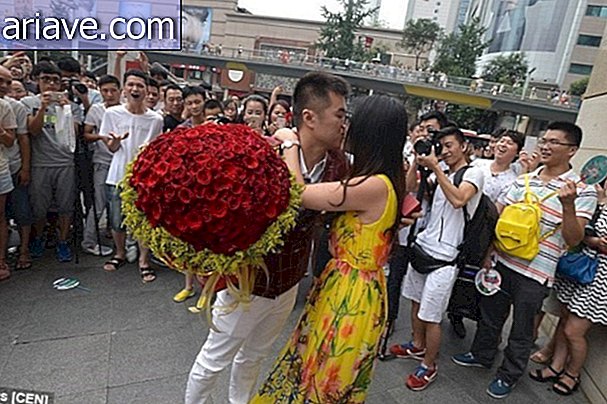 Chinos arrestados por casarse con su novia en público