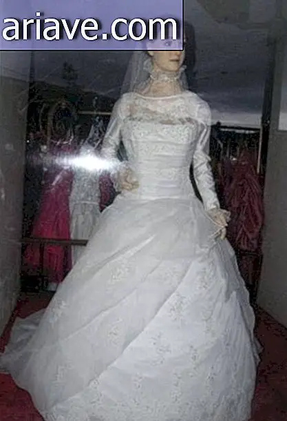 Con ma-nơ-canh dường như là con gái chết của chủ cửa hàng áo cưới - phải không?