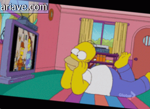 Homer Simpson vaatas telekat