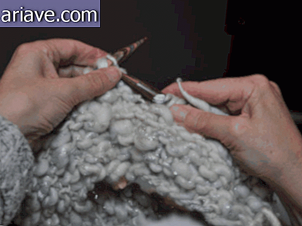 Personne à tricoter