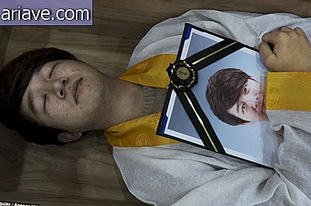 For at bekæmpe selvmord arresteres folk i kister i Sydkorea