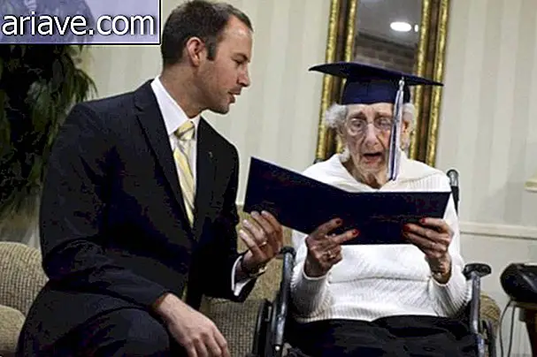 Um auf ihre Mutter aufzupassen, verließ sie die Schule und erhielt 70 Jahre später ihr Diplom